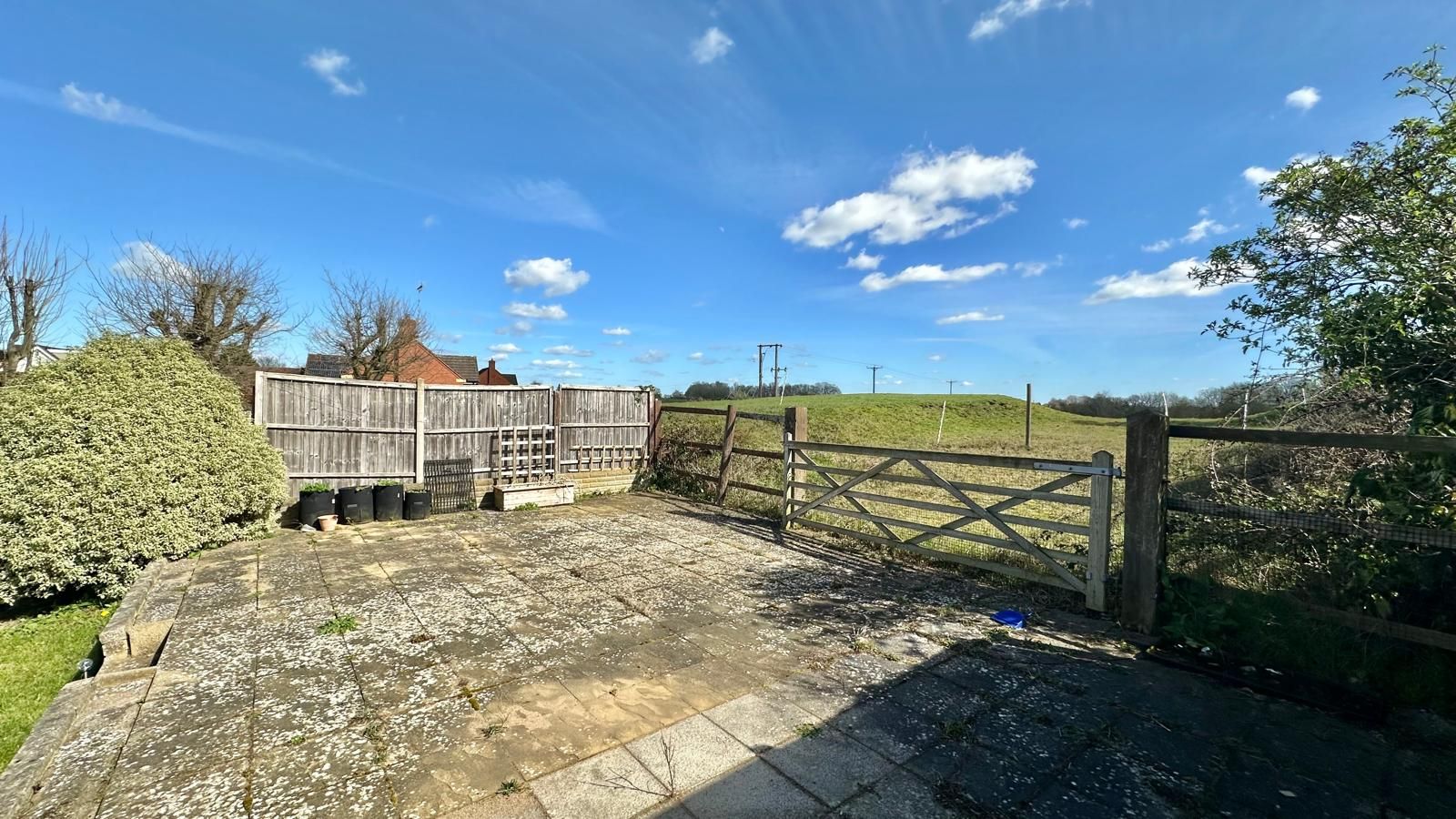 2 bedroom semi-detached bungalow To Let in Coventry - Rear 4.