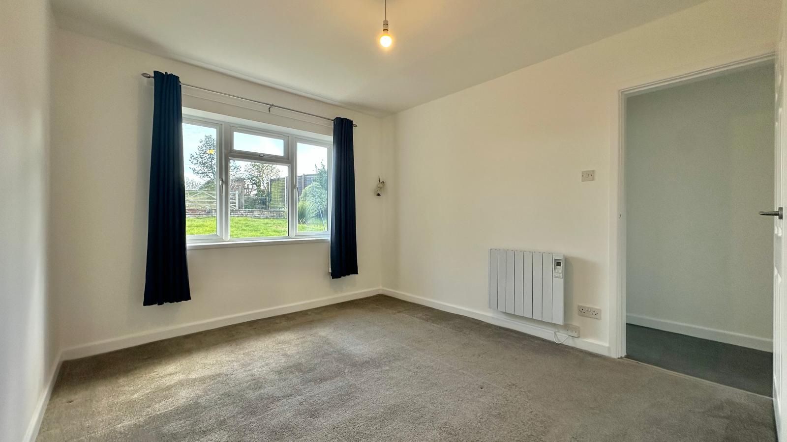 2 bedroom semi-detached bungalow To Let in Coventry - Bed 1 1.