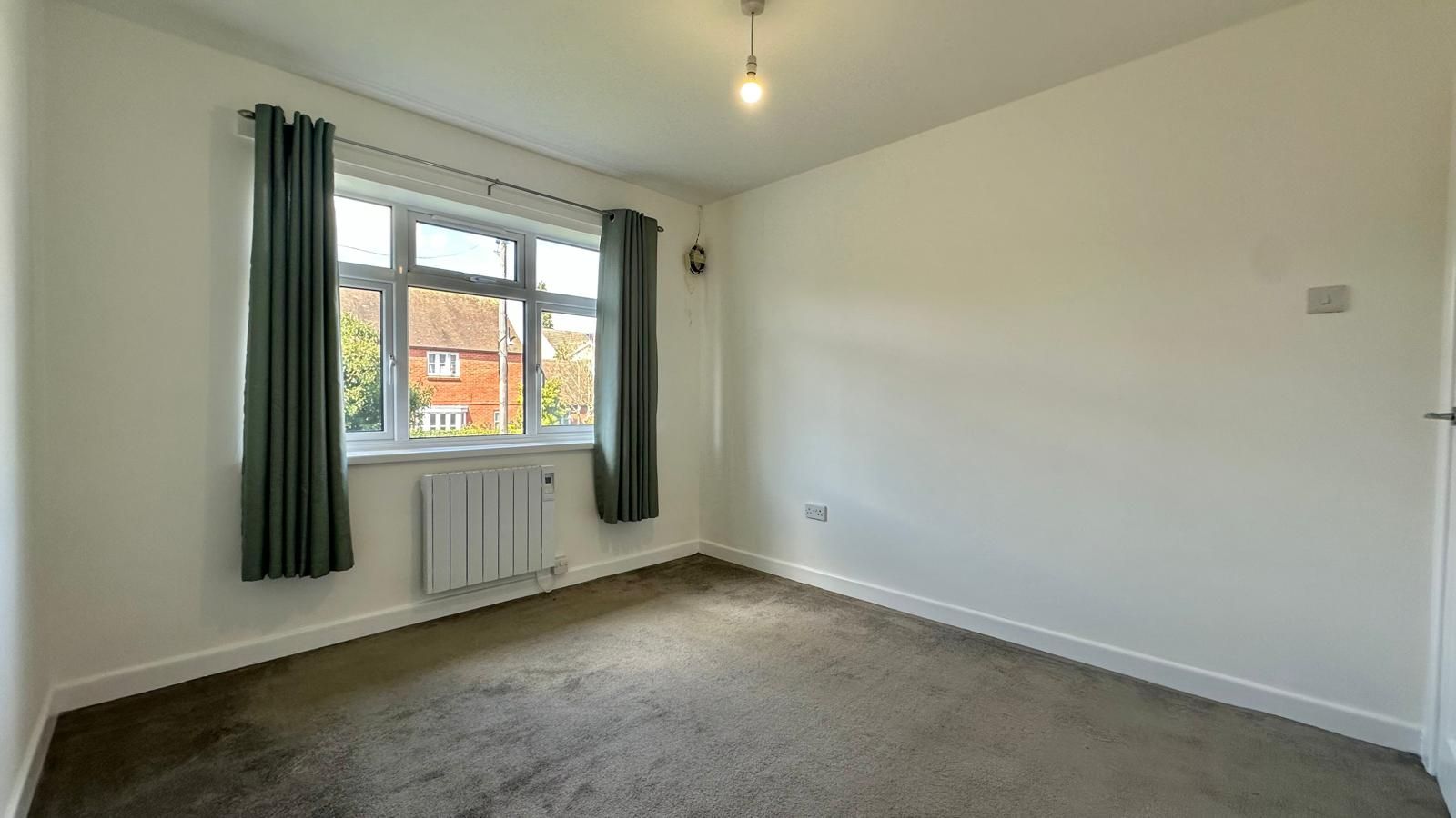 2 bedroom semi-detached bungalow To Let in Coventry - bed 2 1.