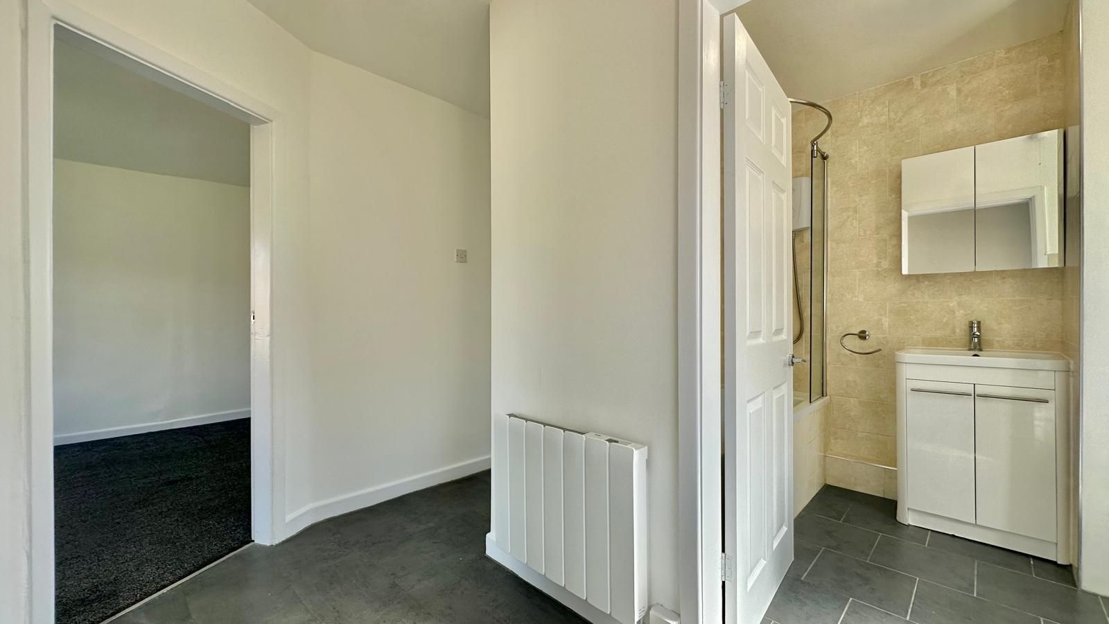 2 bedroom semi-detached bungalow To Let in Coventry - Hallway.