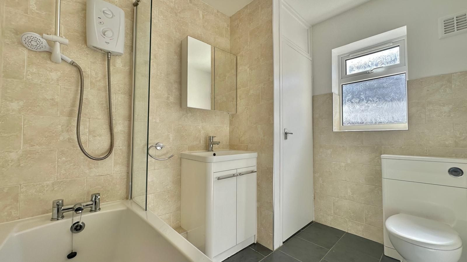 2 bedroom semi-detached bungalow To Let in Coventry - bath 1.