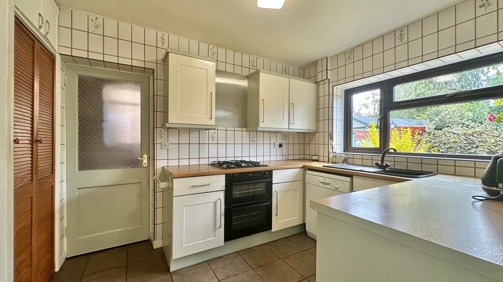 3 bedroom semi-detached house For Sale in Coventry - Photograph 3.