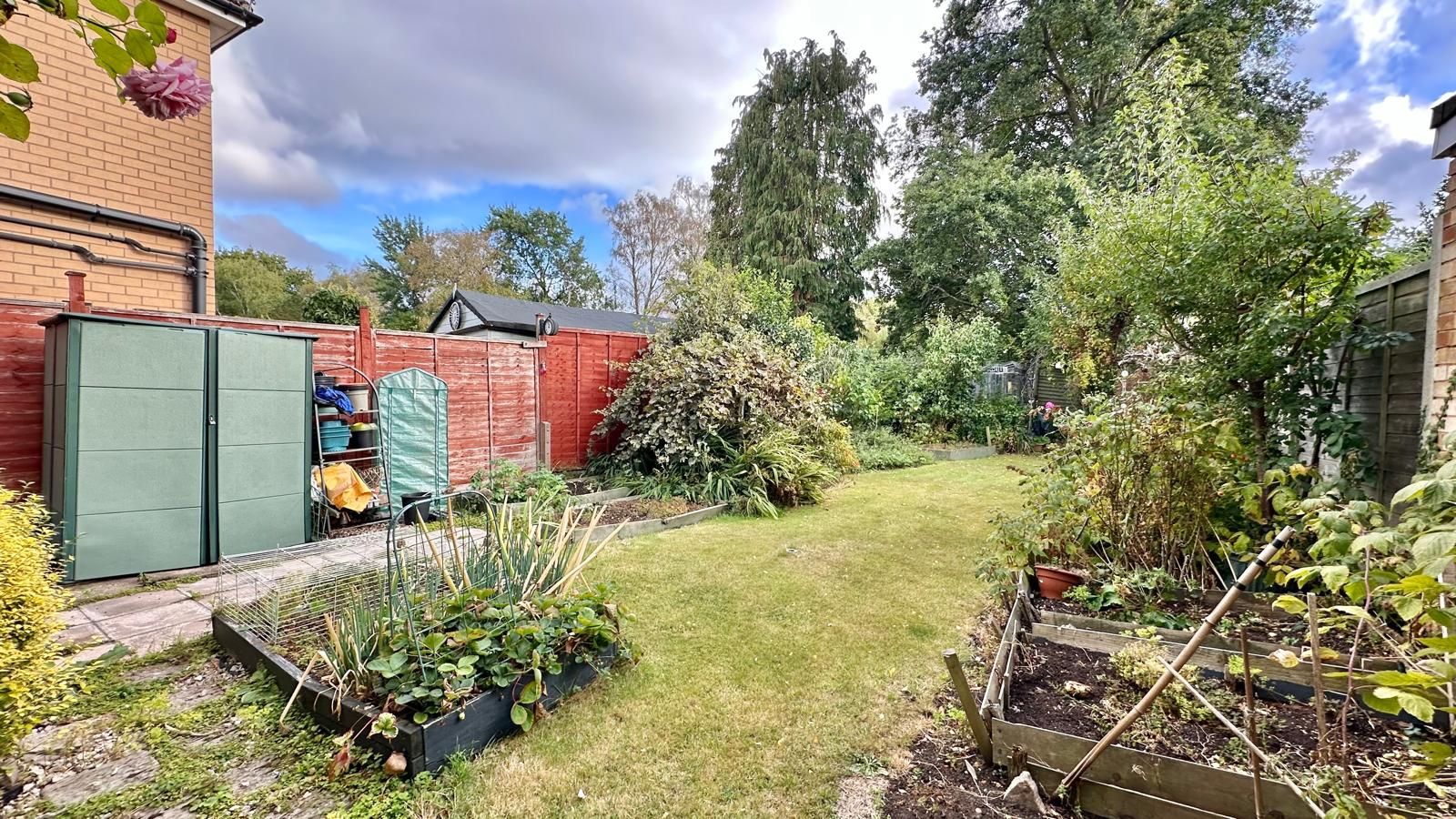 3 bedroom semi-detached house For Sale in Coventry - Photograph 2.