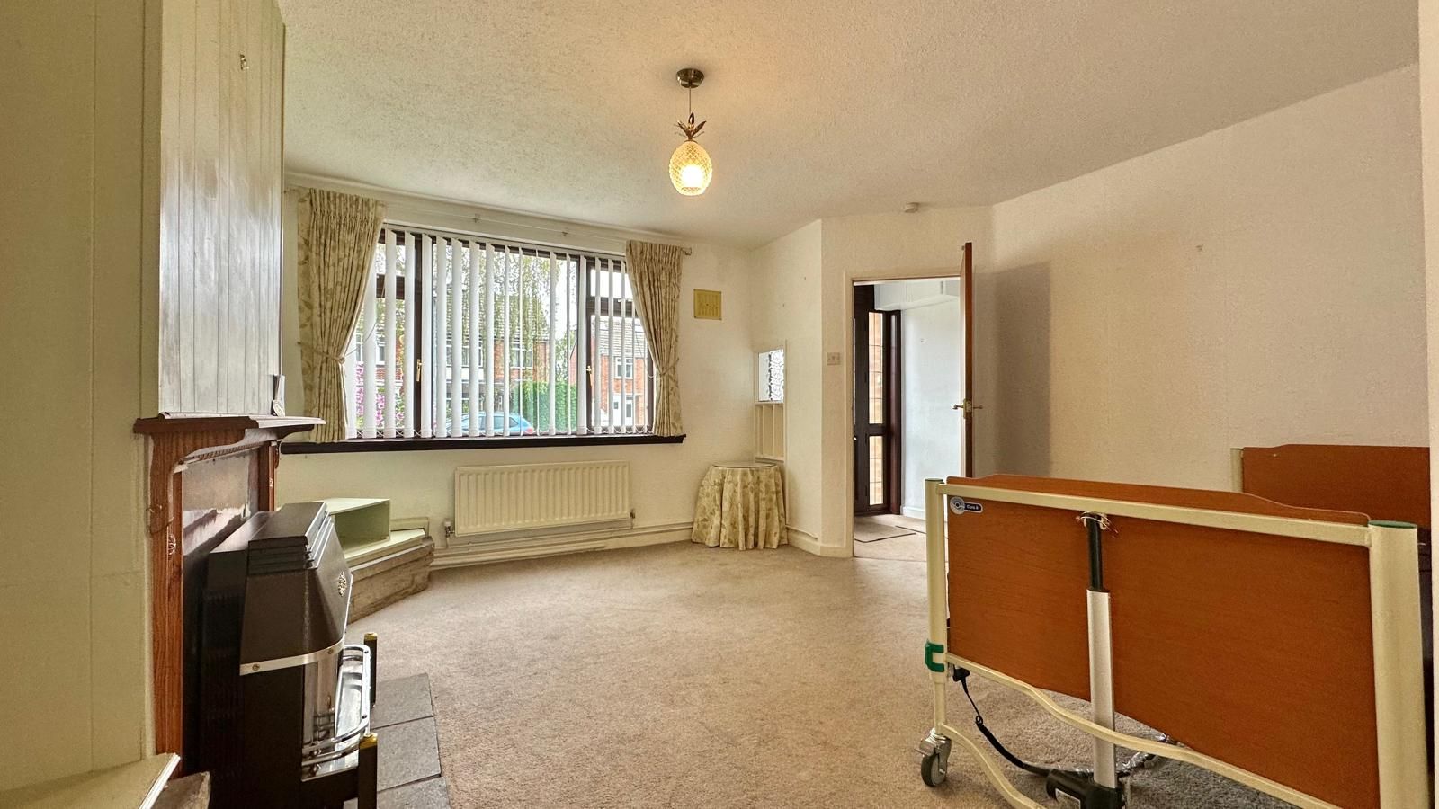 3 bedroom semi-detached house For Sale in Coventry - Photograph 5.