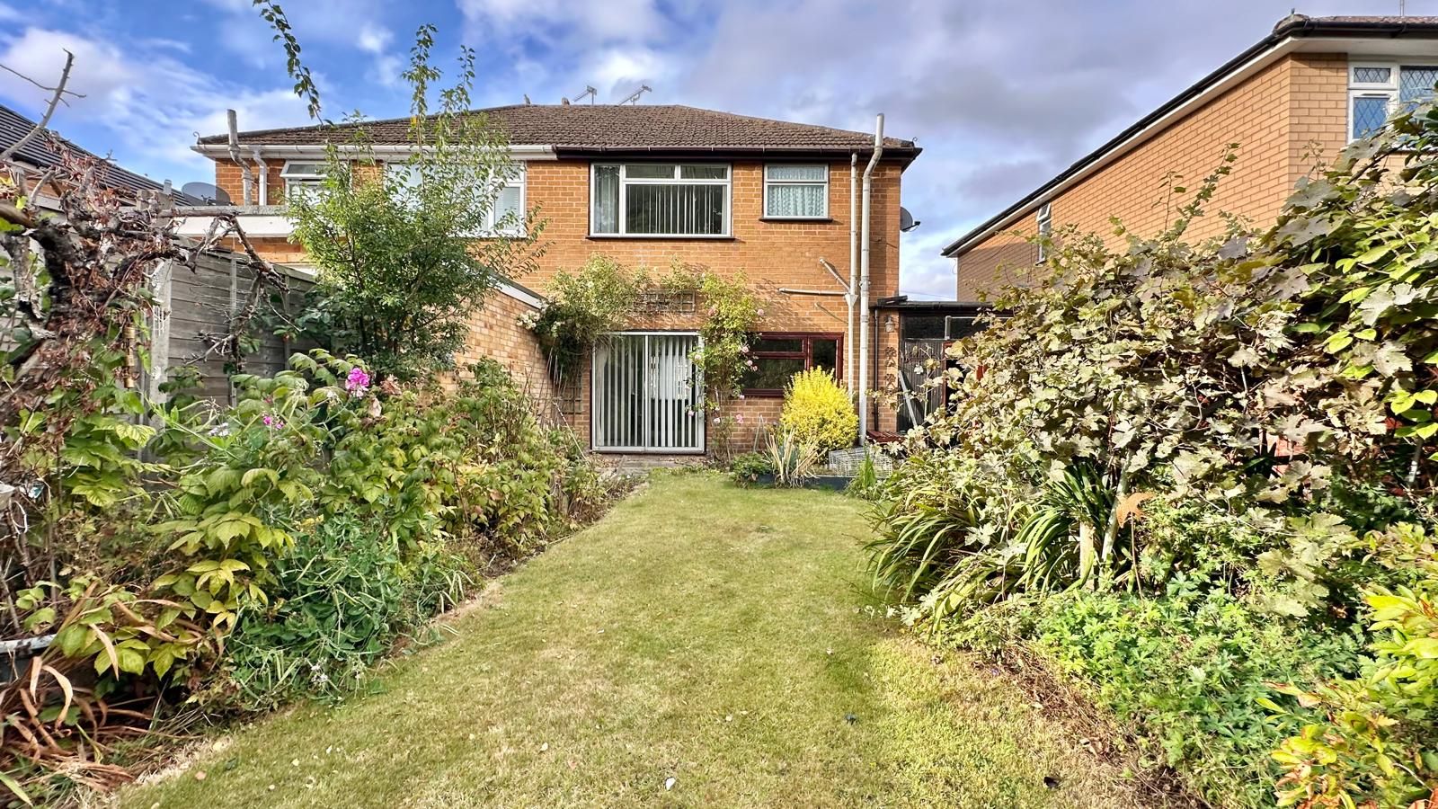 3 bedroom semi-detached house For Sale in Coventry - Photograph 19.