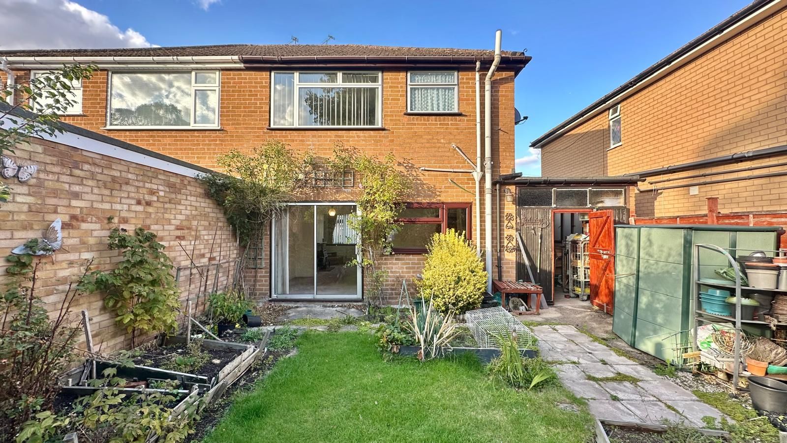 3 bedroom semi-detached house For Sale in Coventry - Photograph 19.