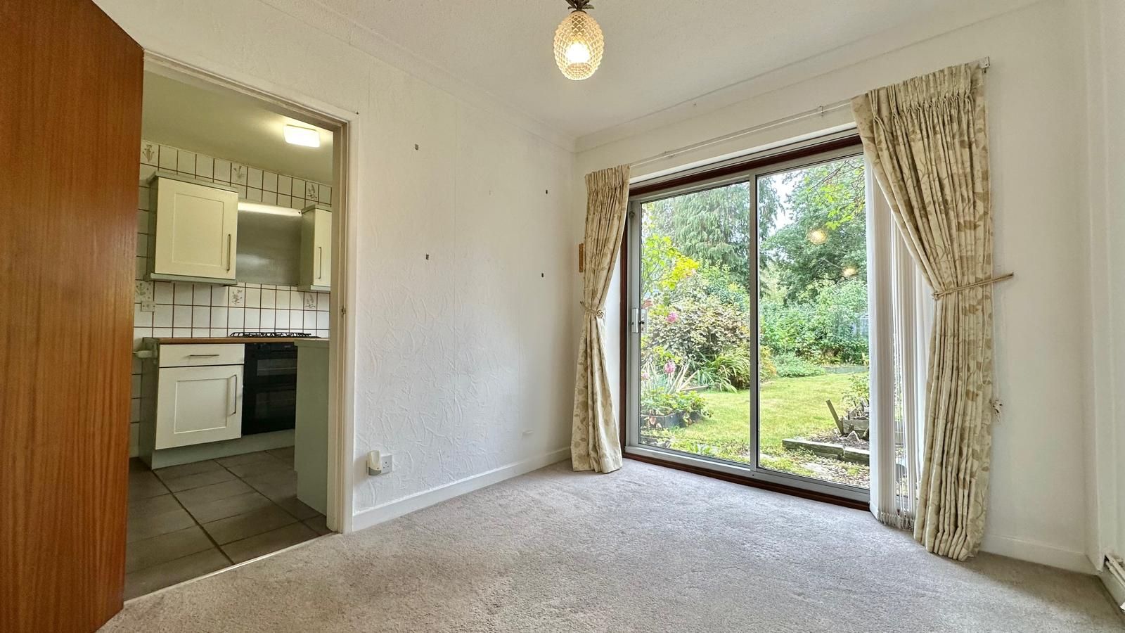 3 bedroom semi-detached house For Sale in Coventry - Photograph 4.