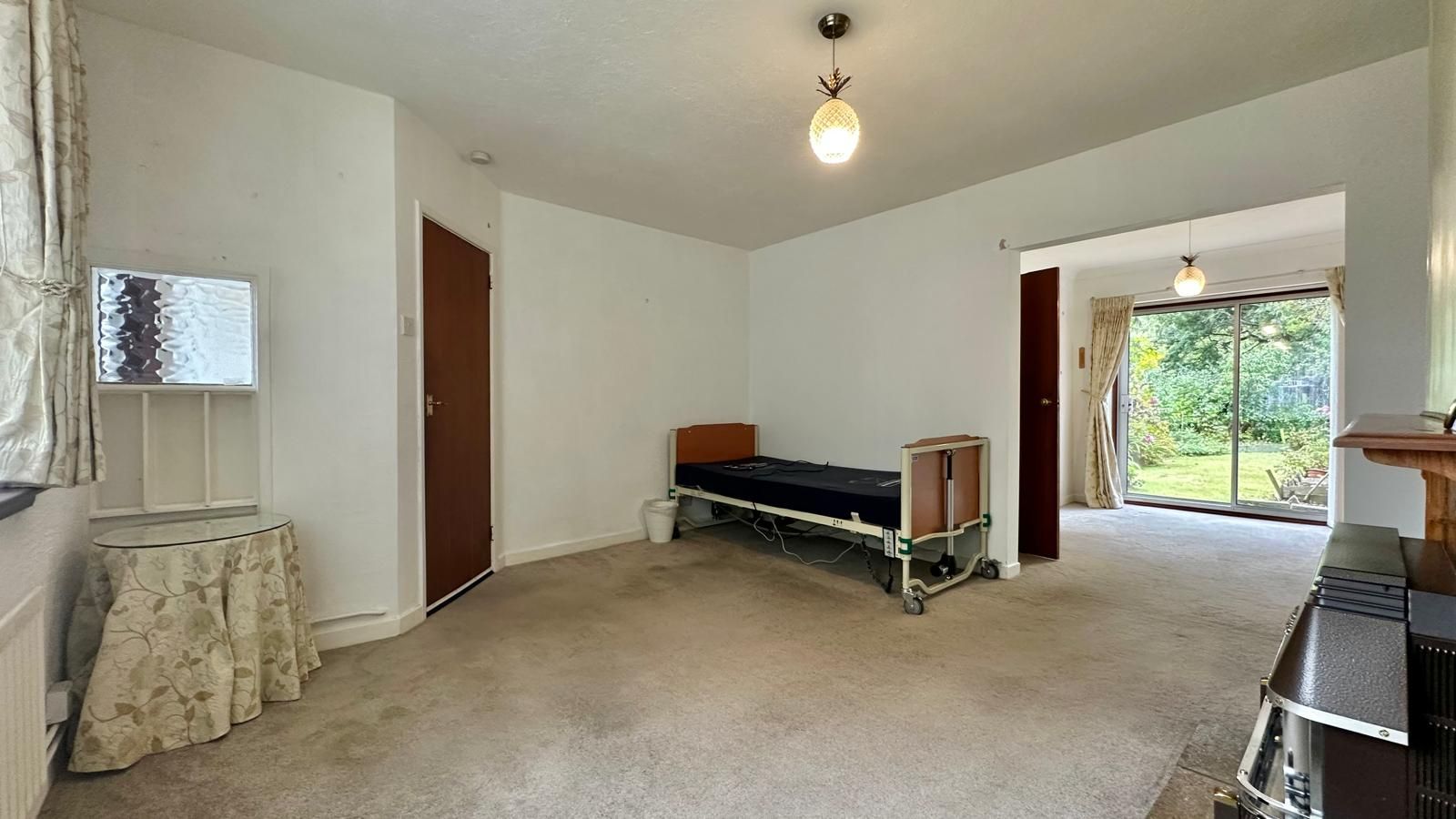 3 bedroom semi-detached house For Sale in Coventry - Photograph 6.
