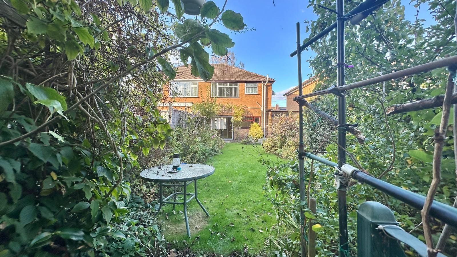3 bedroom semi-detached house For Sale in Coventry - Property photograph.