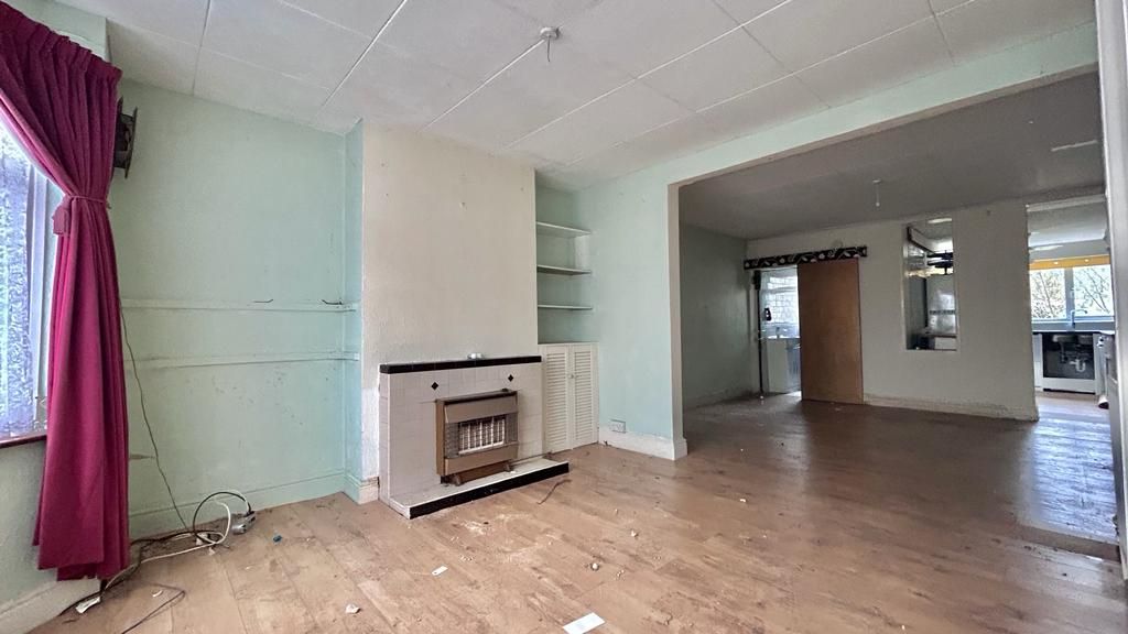 2 bedroom mid terraced house Sold in Coventry - Photograph 5.