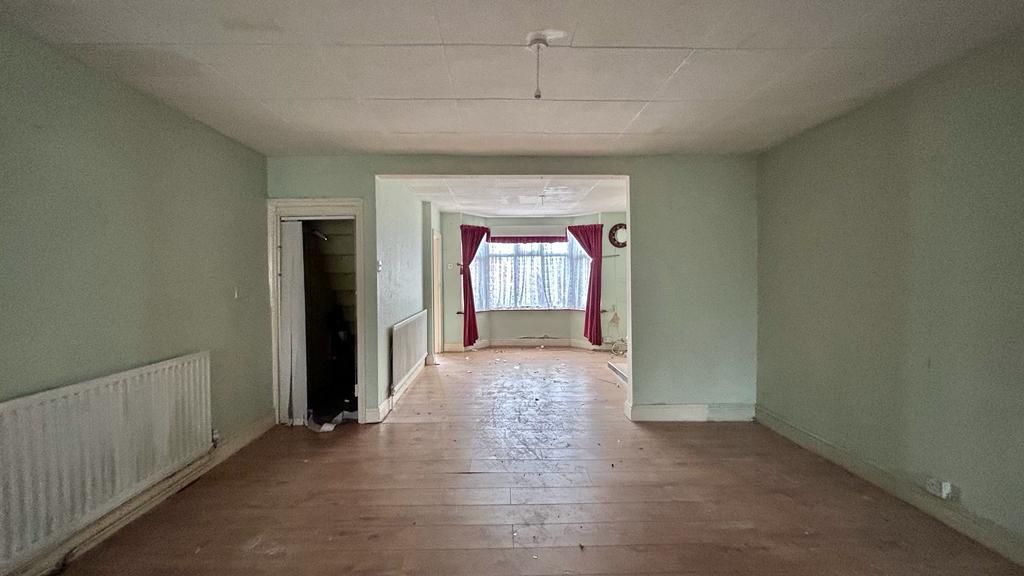2 bedroom mid terraced house Sold in Coventry - Photograph 2.