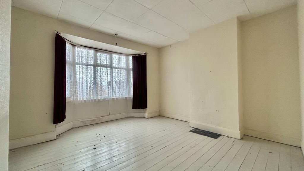 2 bedroom mid terraced house Sold in Coventry - Photograph 3.