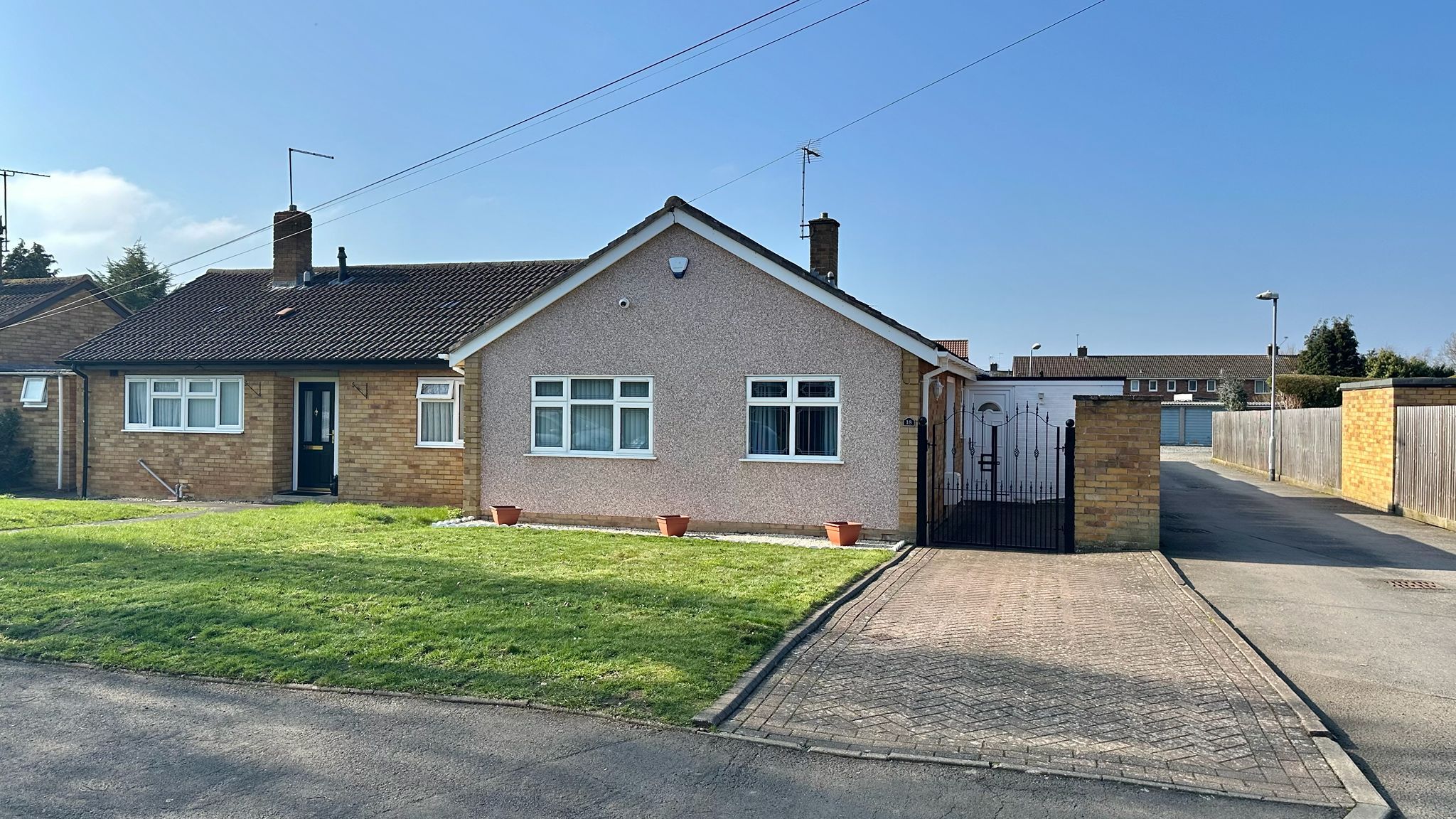 2 bedroom semi-detached bungalow For Sale in Coventry - Photograph 1.