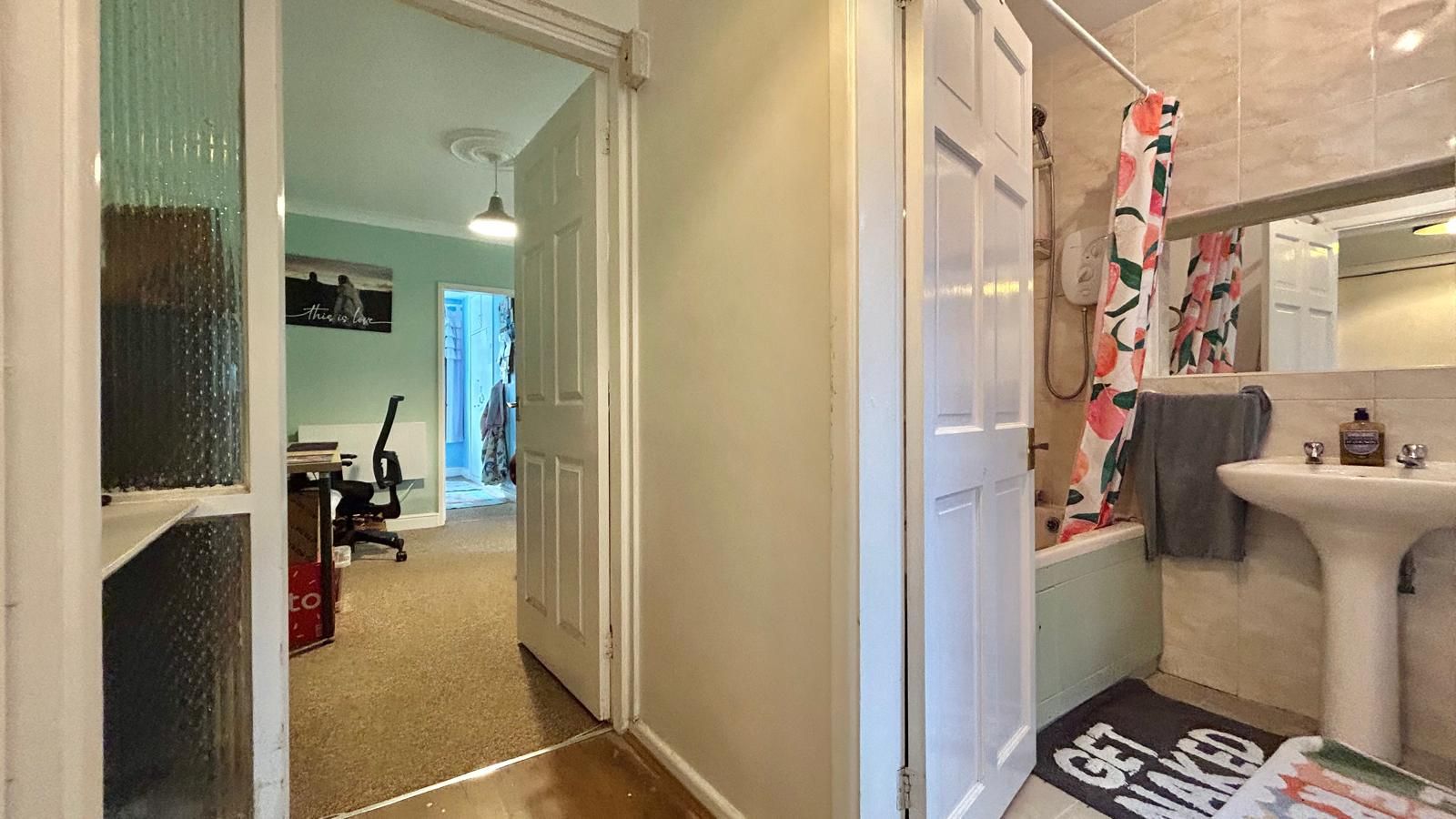2 bedroom apartment flat/apartment For Sale in Coventry - Photograph 12.