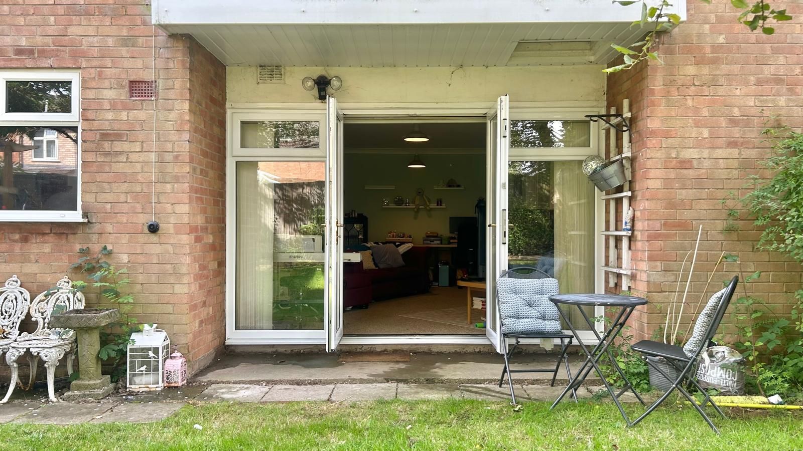 2 bedroom apartment flat/apartment For Sale in Coventry - Photograph 3.