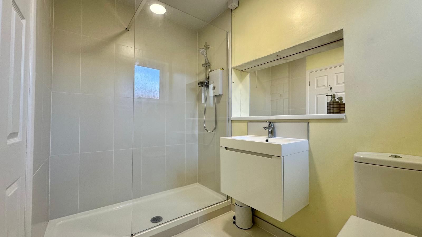 2 bedroom apartment flat/apartment Sale Agreed in Coventry - Photograph 11.