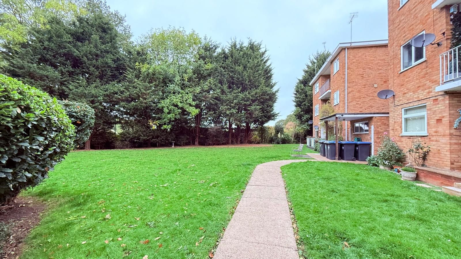 2 bedroom apartment flat/apartment For Sale in Coventry - Photograph 9.