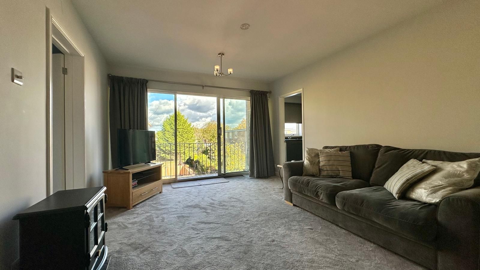 2 bedroom apartment flat/apartment Sale Agreed in Coventry - Photograph 3.