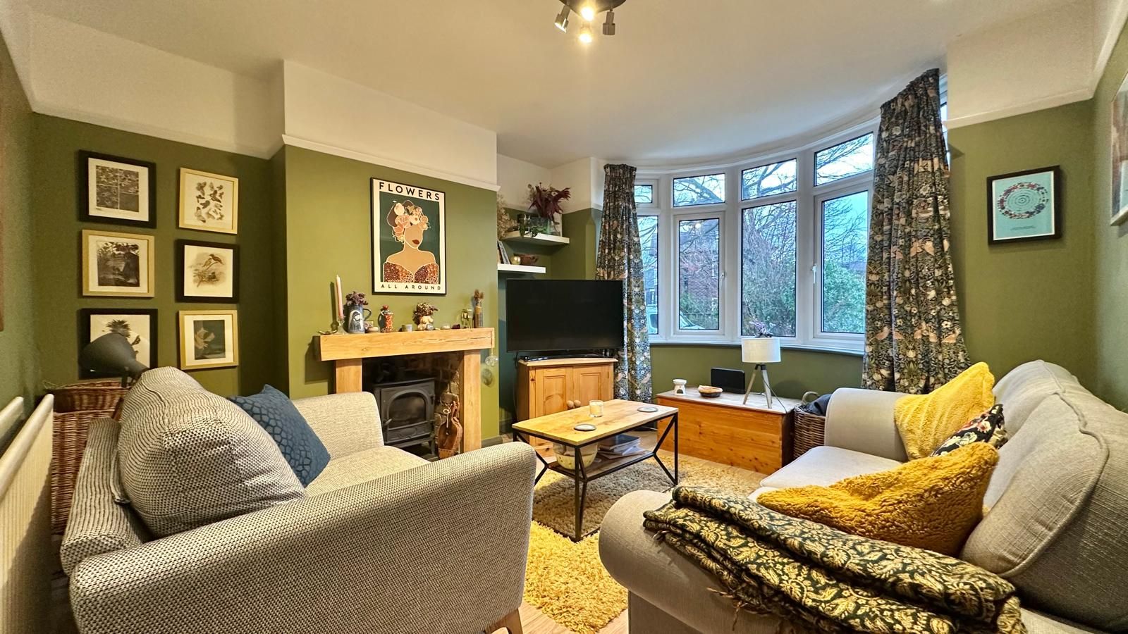 3 bedroom mid terraced house For Sale in Coventry - Photograph 2.