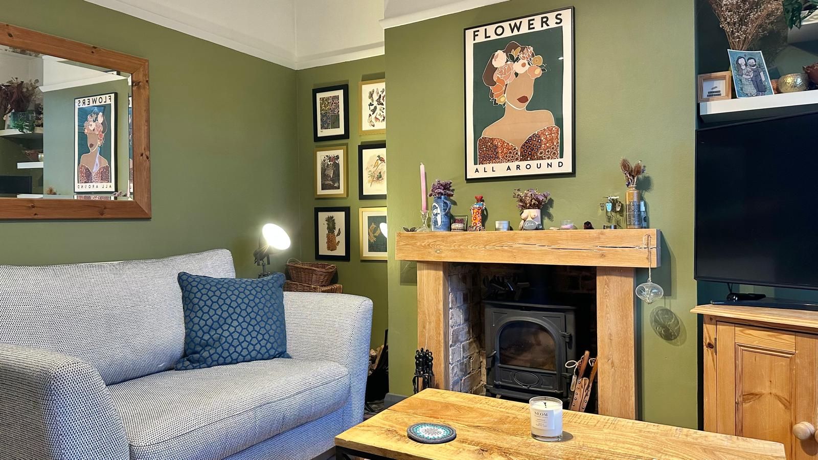 3 bedroom mid terraced house For Sale in Coventry - Photograph 4.