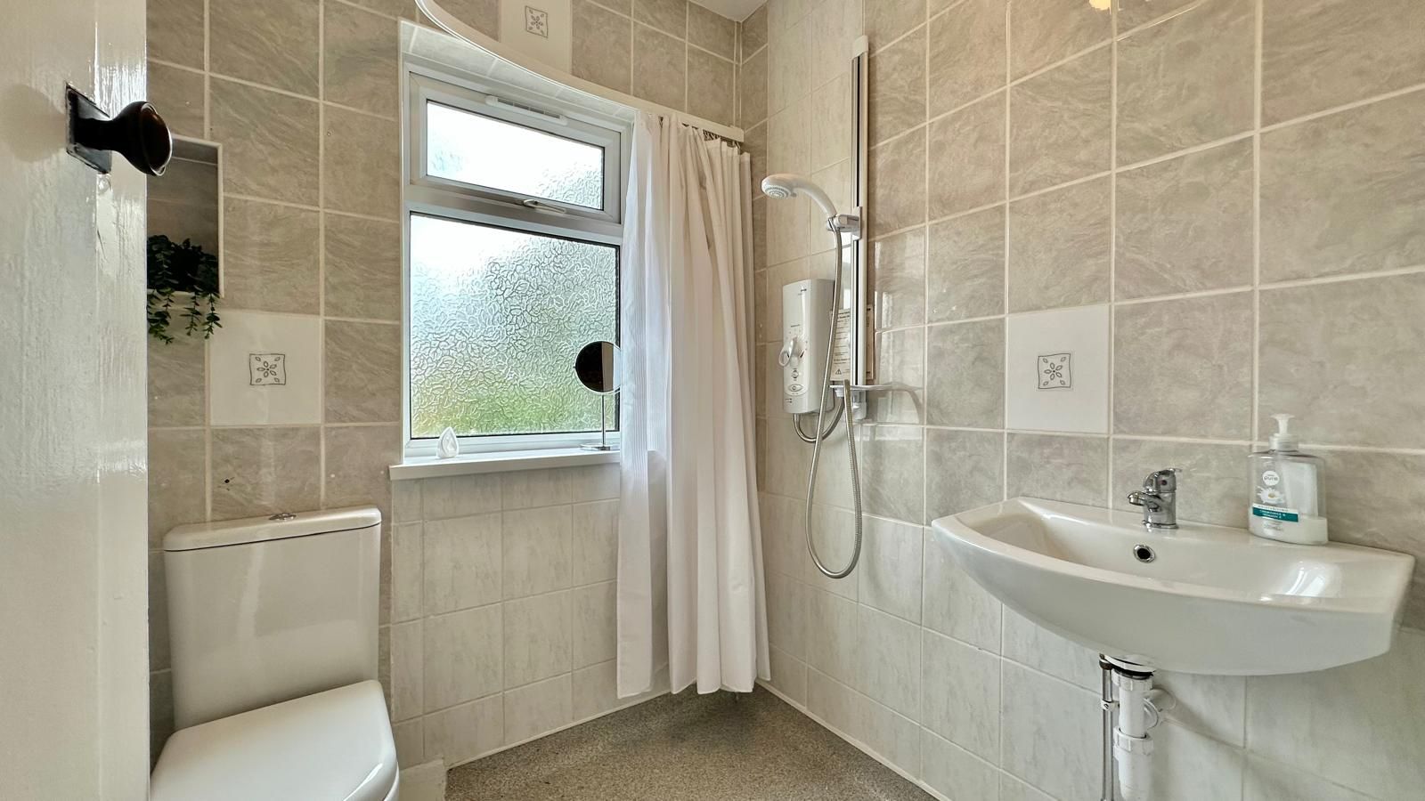 3 bedroom end terraced house For Sale in Coventry - Photograph 14.