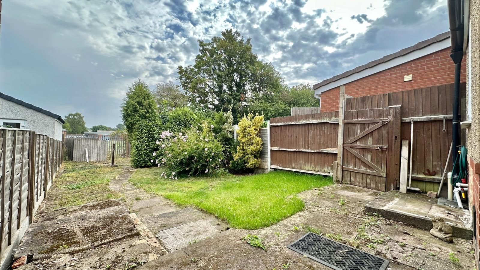 3 bedroom end terraced house For Sale in Coventry - Photograph 8.