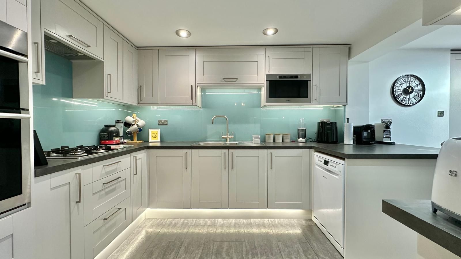 4 bedroom mid terraced house For Sale in Coventry - Photograph 5.
