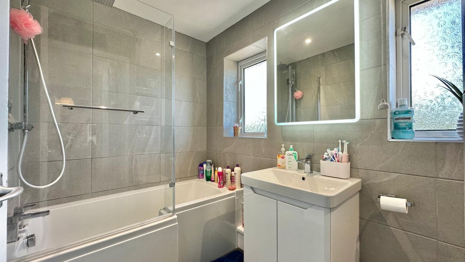 4 bedroom mid terraced house For Sale in Coventry - Photograph 21.