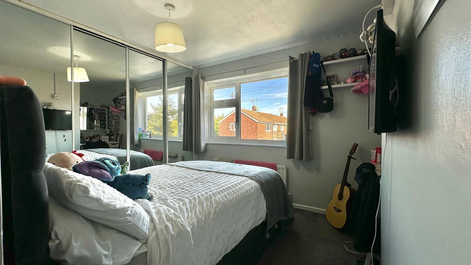 4 bedroom mid terraced house For Sale in Coventry - Photograph 18.