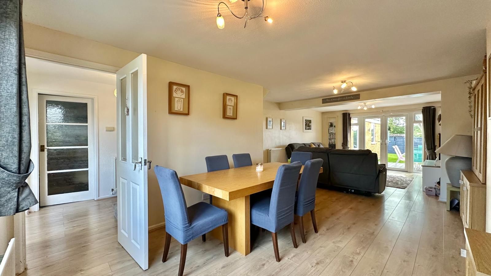 4 bedroom mid terraced house For Sale in Coventry - Photograph 4.