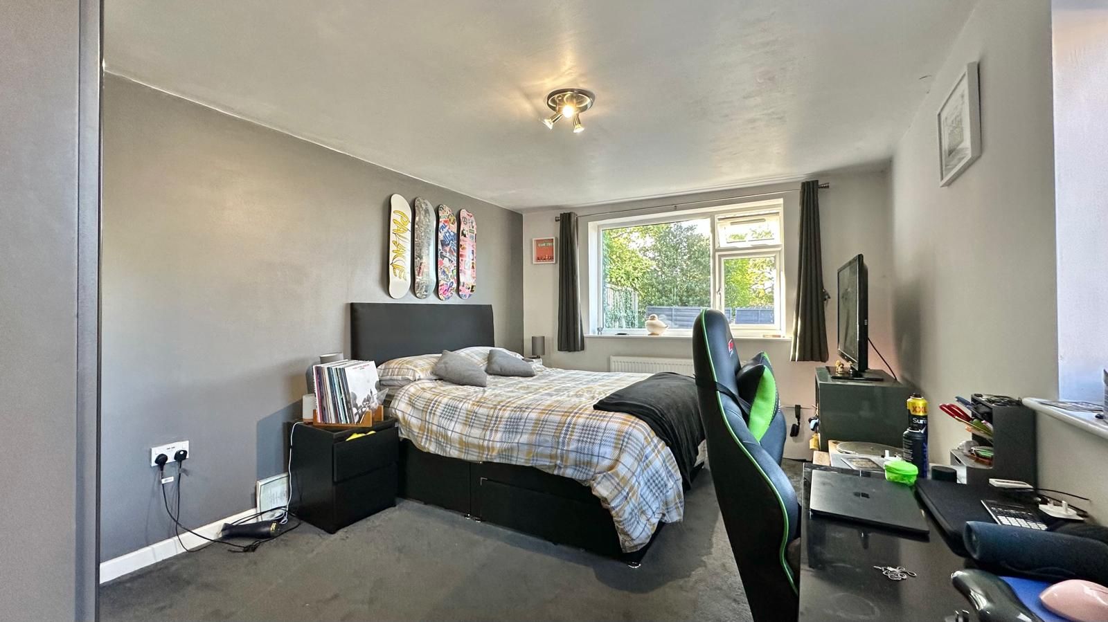 4 bedroom mid terraced house For Sale in Coventry - Photograph 13.