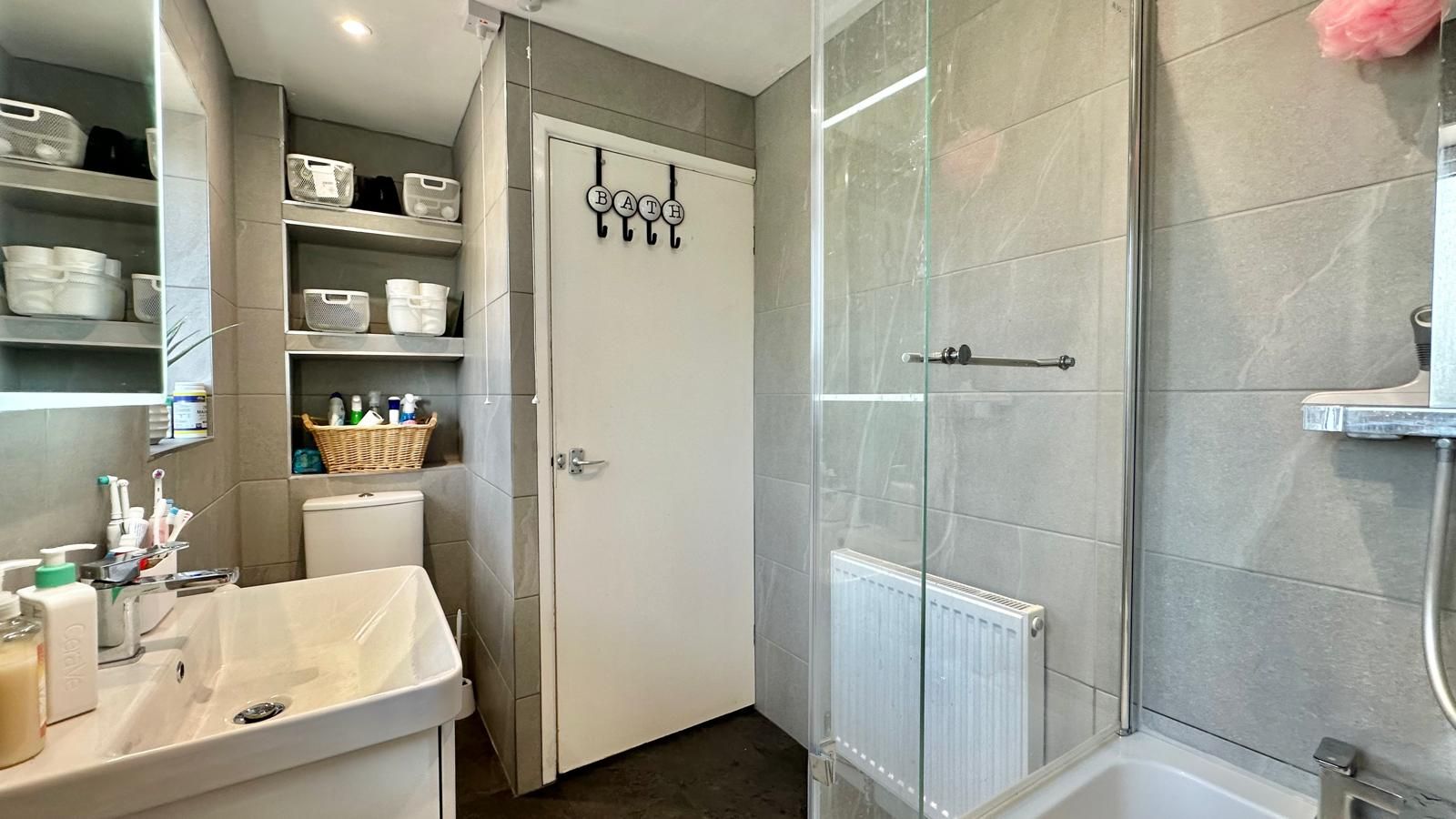 4 bedroom mid terraced house For Sale in Coventry - Photograph 22.