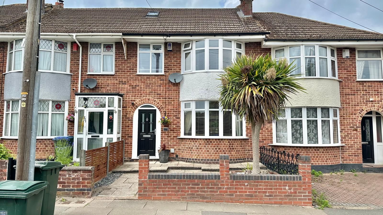 4 bedroom mid terraced house For Sale in Coventry - Photograph 1.