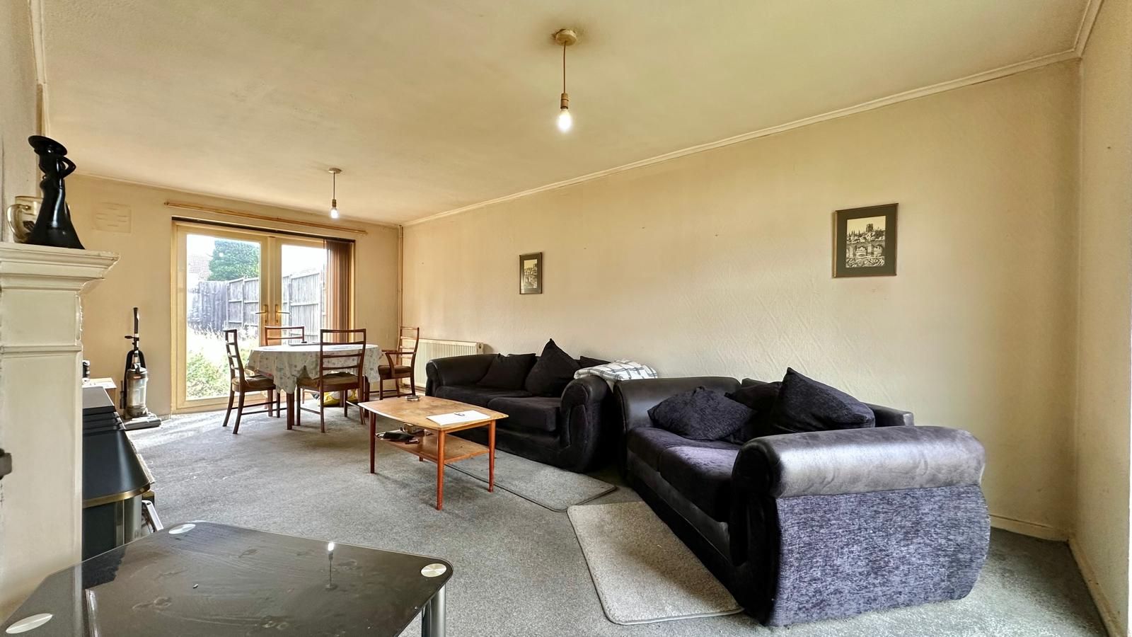 3 bedroom semi-detached house For Sale in Bedworth - Photograph 4.