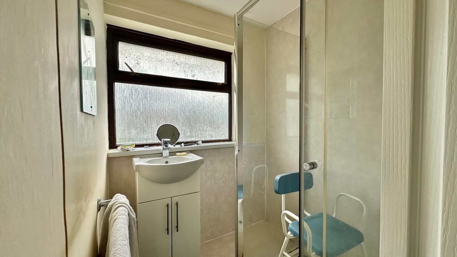 3 bedroom semi-detached house For Sale in Bedworth - Photograph 14.