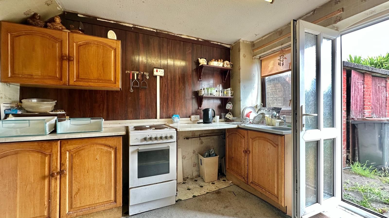 3 bedroom semi-detached house For Sale in Bedworth - Photograph 7.