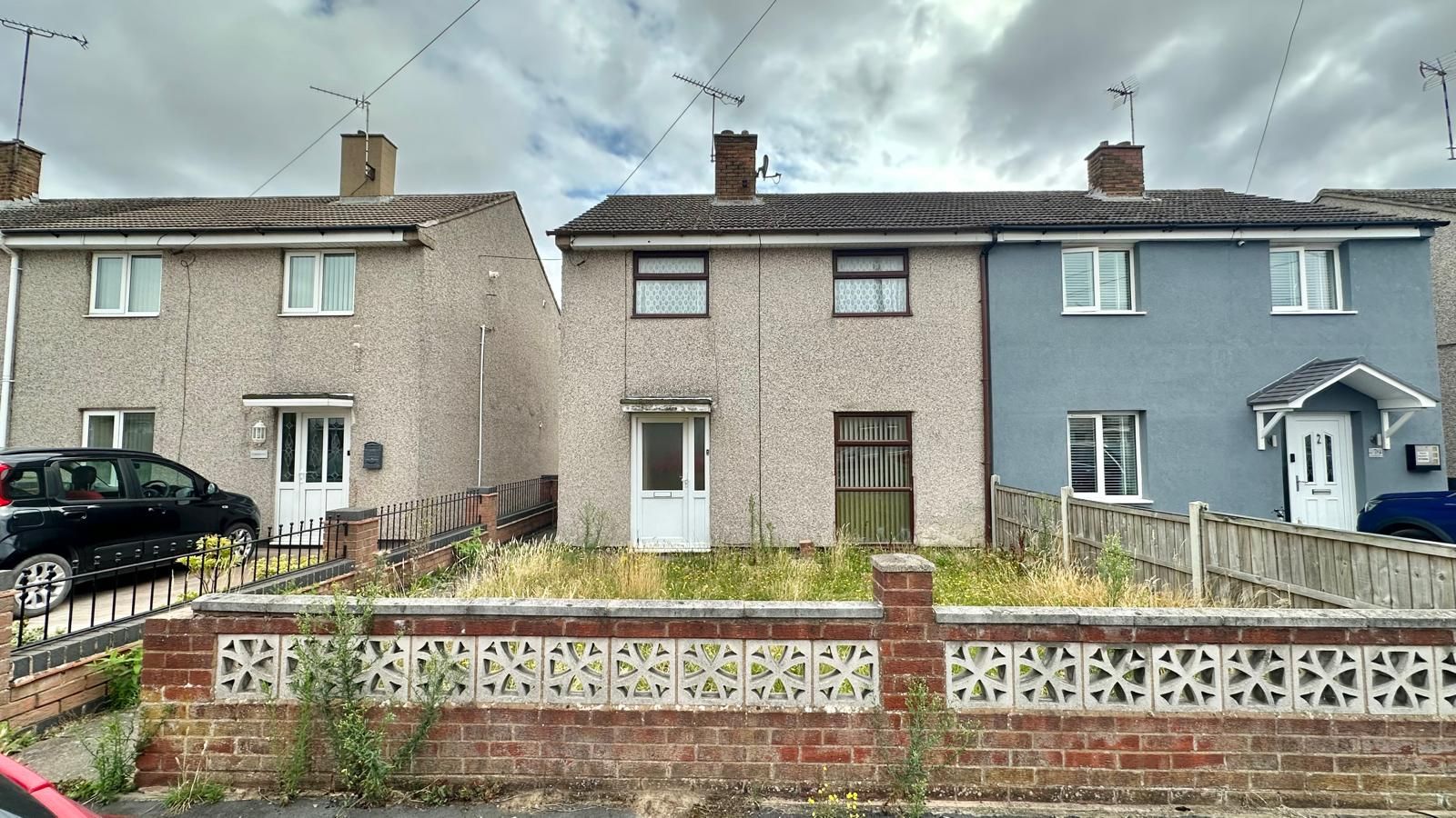 3 bedroom semi-detached house For Sale in Bedworth - Photograph 1.