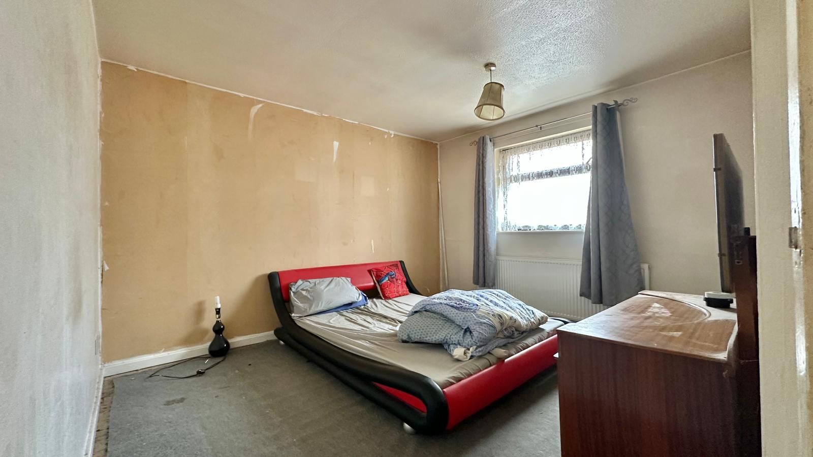 3 bedroom semi-detached house For Sale in Bedworth - Photograph 9.