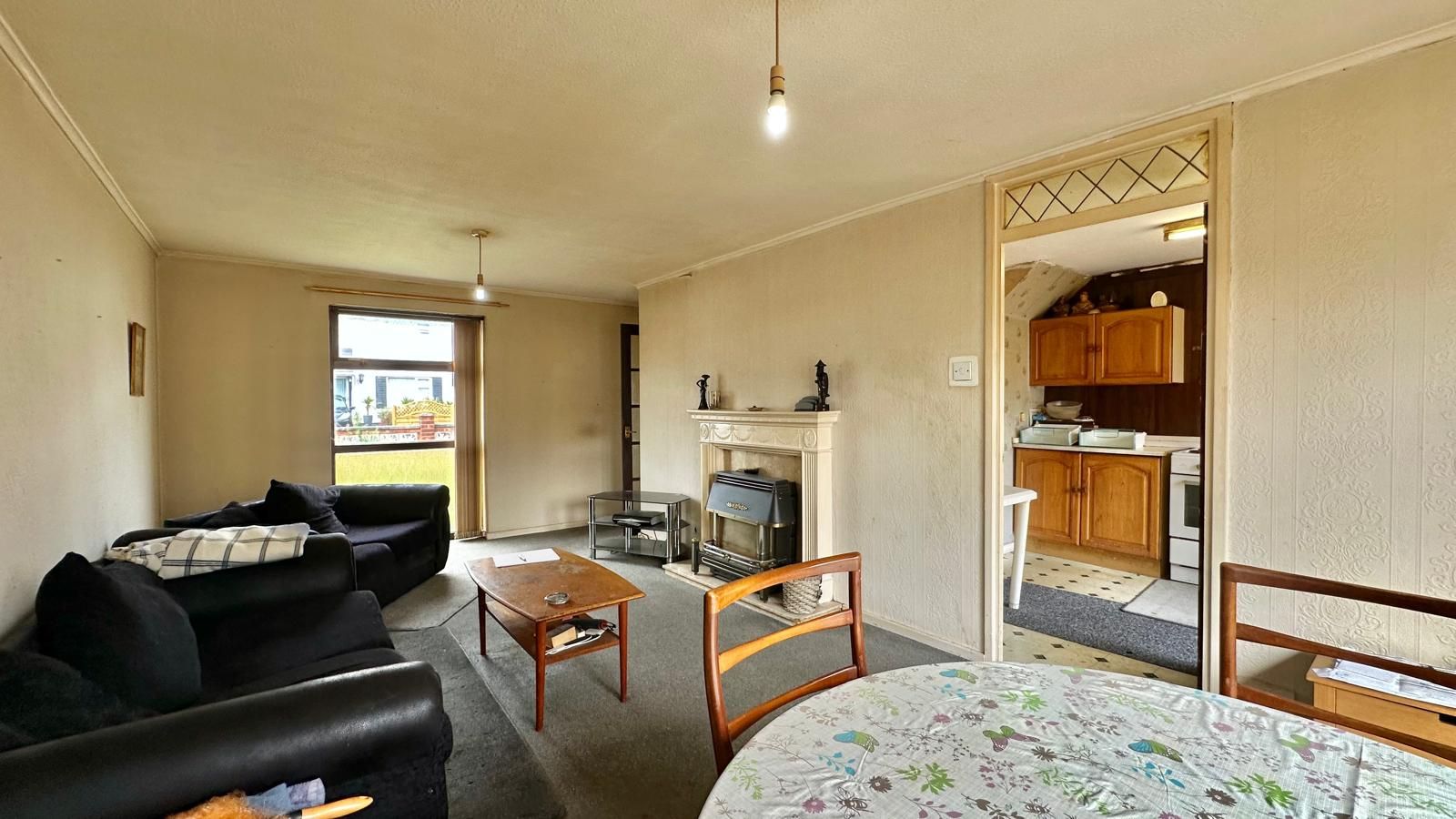 3 bedroom semi-detached house For Sale in Bedworth - Photograph 5.