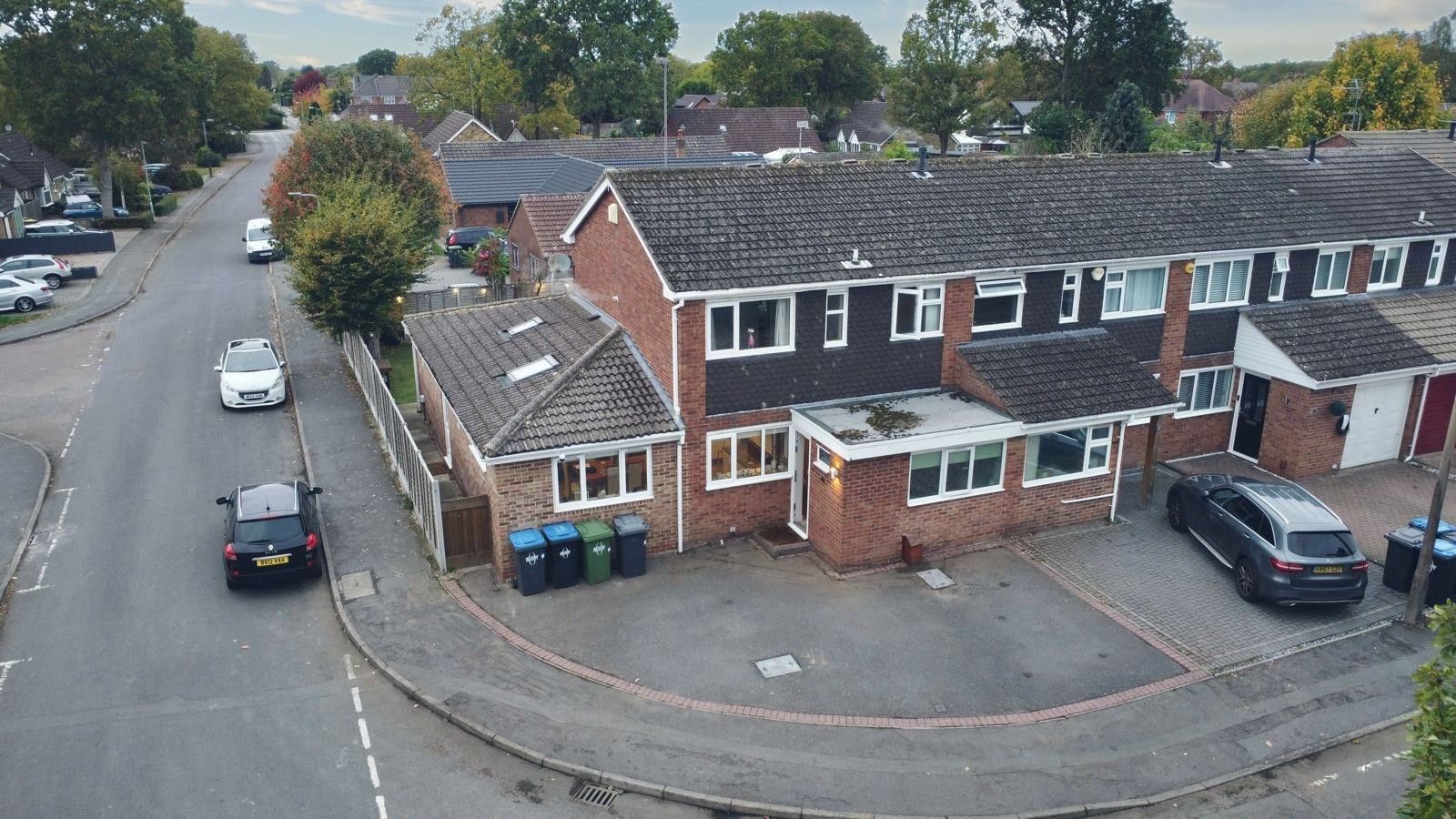 4 bedroom end terraced house For Sale in Coventry - Photograph 1.