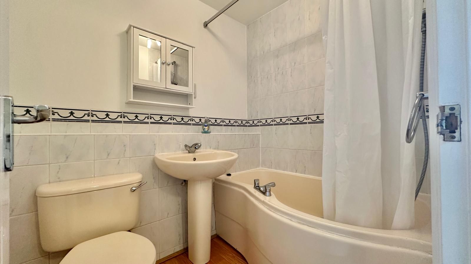 3 bedroom end terraced house For Sale in Coventry - Photograph 17.