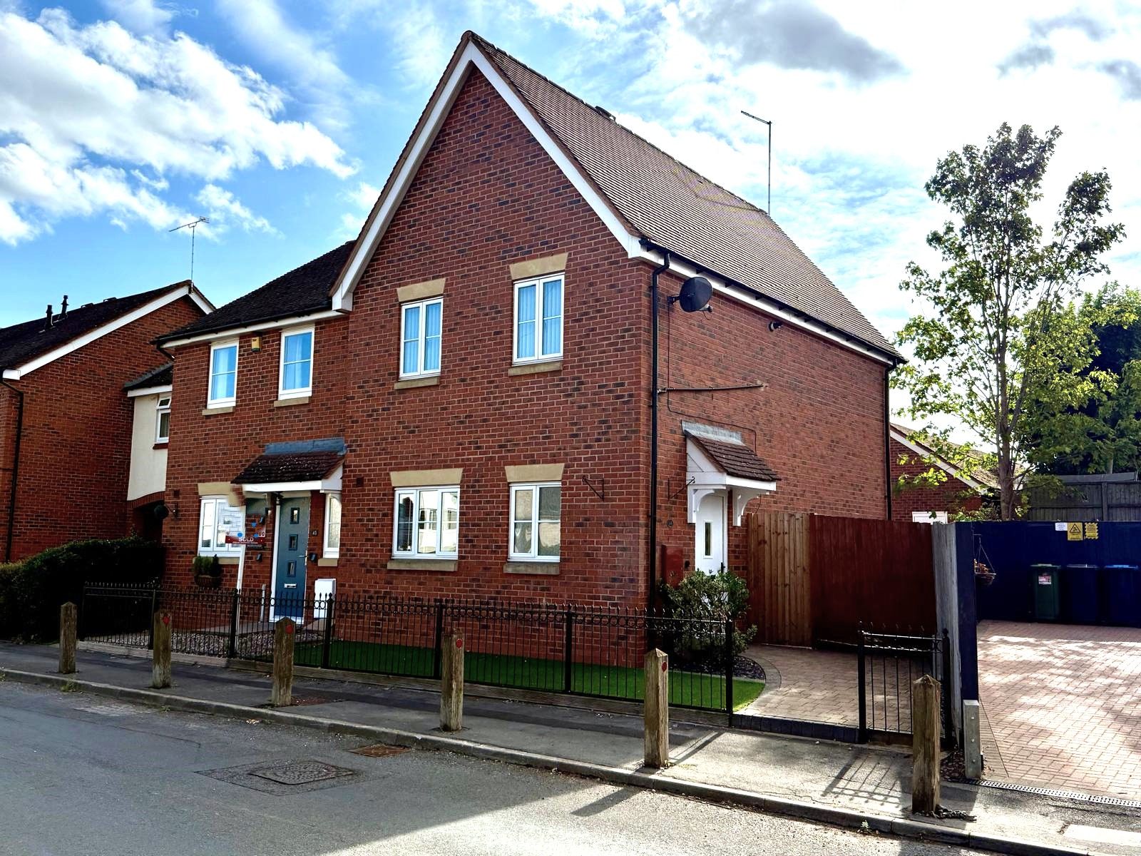3 bedroom end terraced house For Sale in Coventry - Photograph 7.