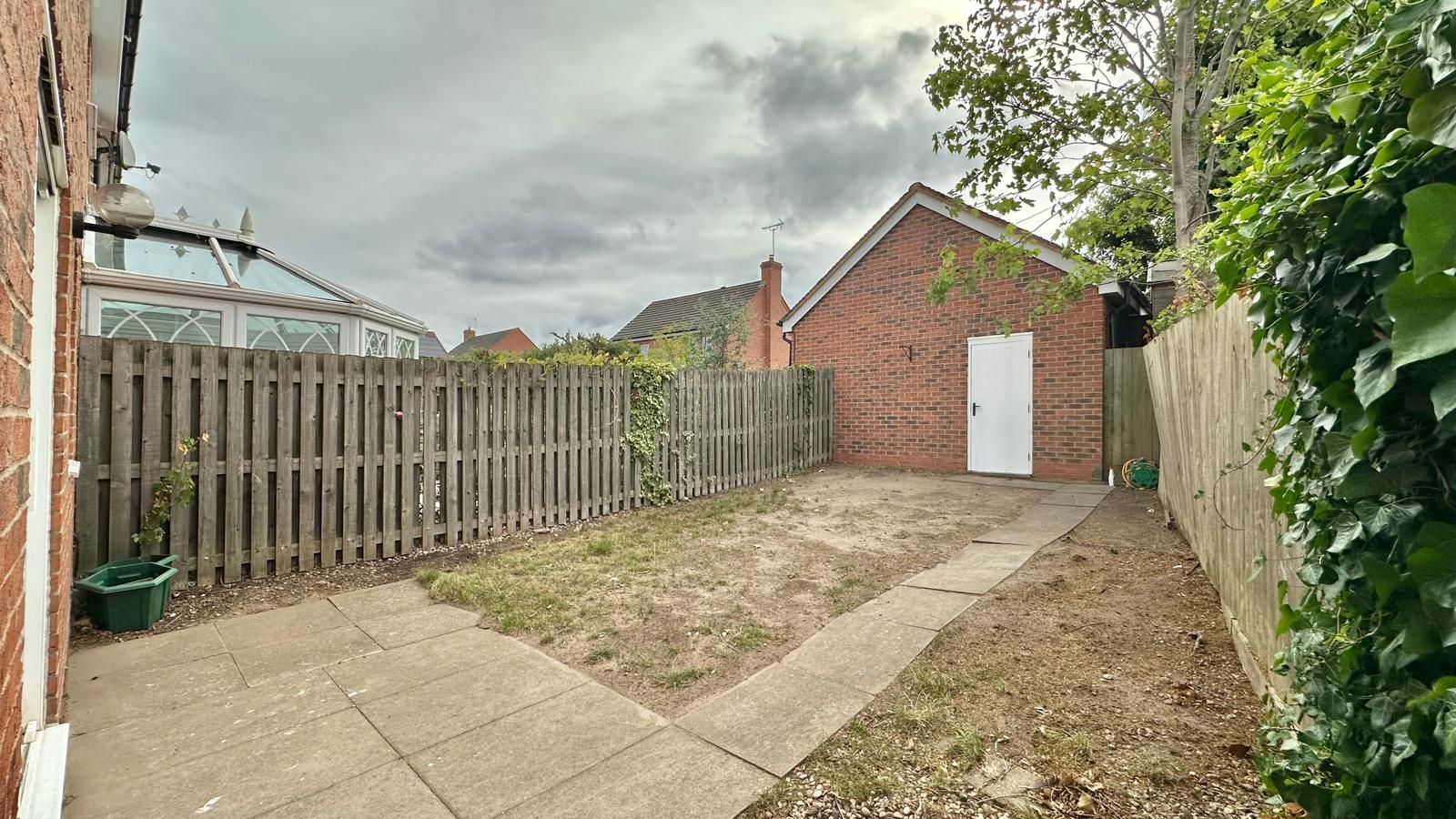 3 bedroom end terraced house For Sale in Coventry - Photograph 9.