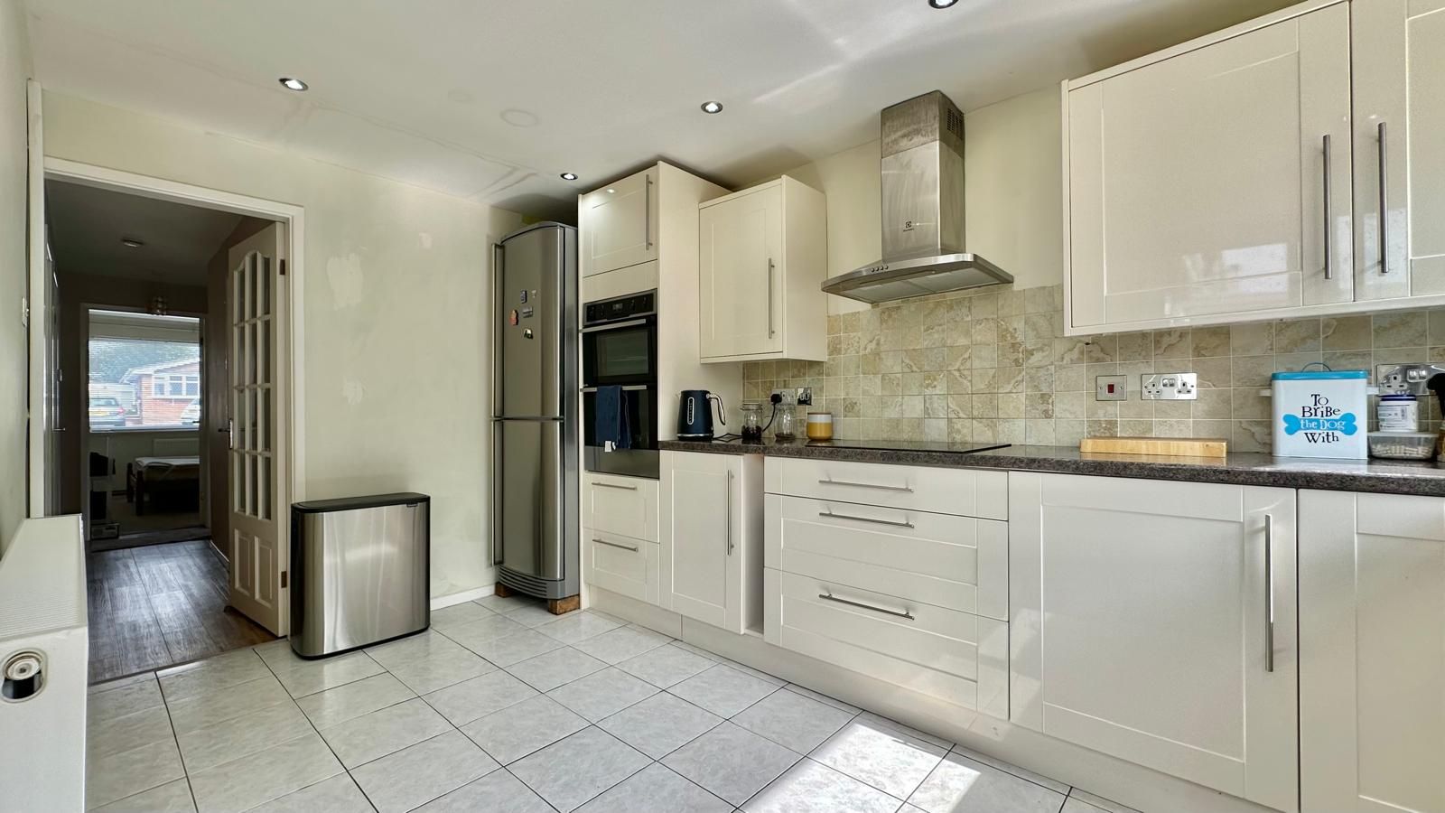 2 bedroom semi-detached bungalow For Sale in Coventry - Photograph 4.