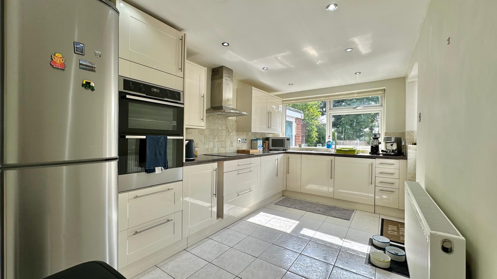 2 bedroom semi-detached bungalow For Sale in Coventry - Photograph 3.