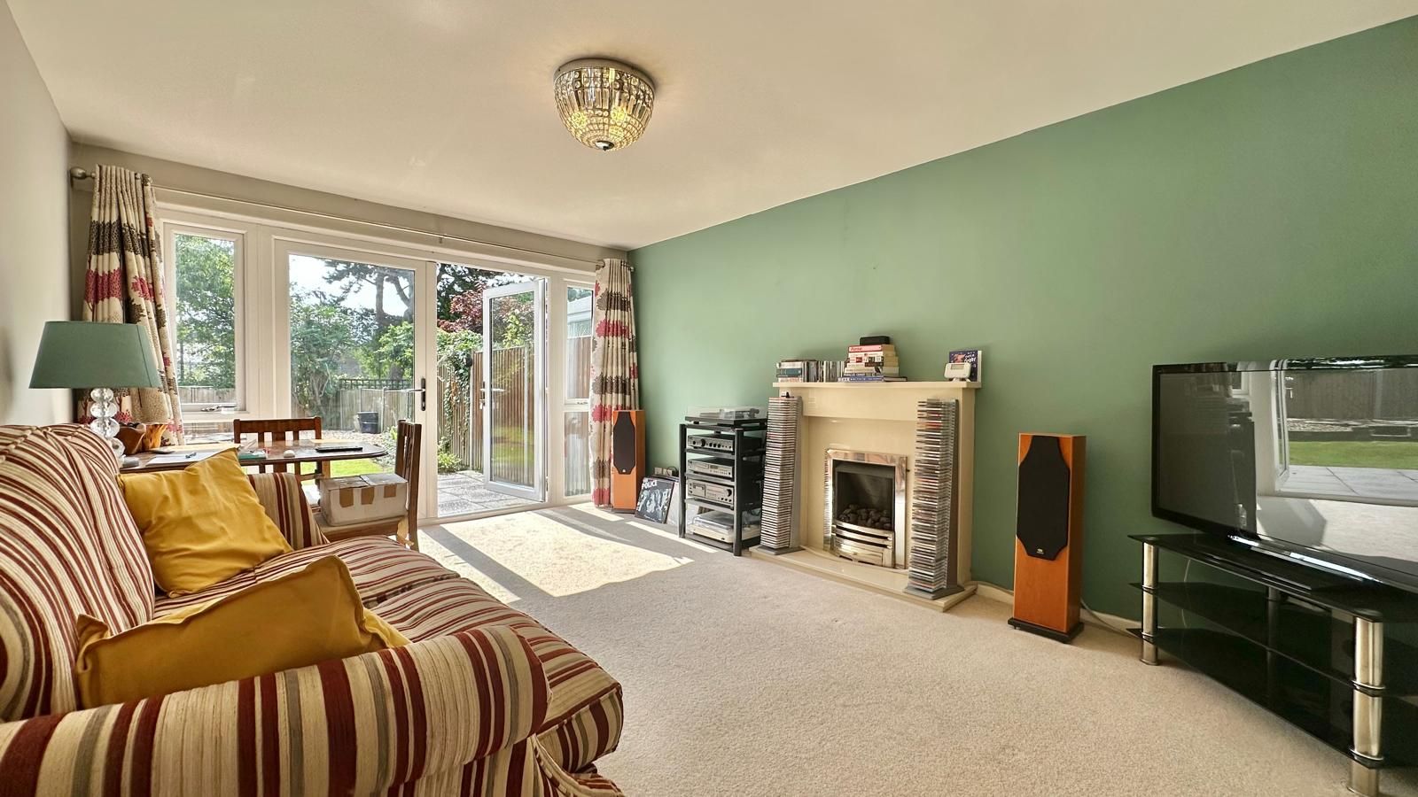 2 bedroom semi-detached bungalow For Sale in Coventry - Photograph 6.