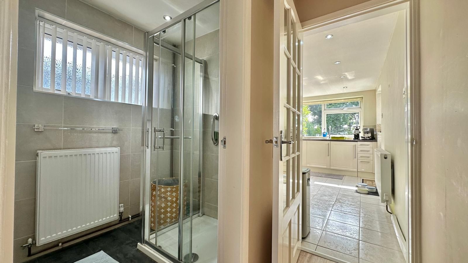 2 bedroom semi-detached bungalow For Sale in Coventry - Photograph 5.