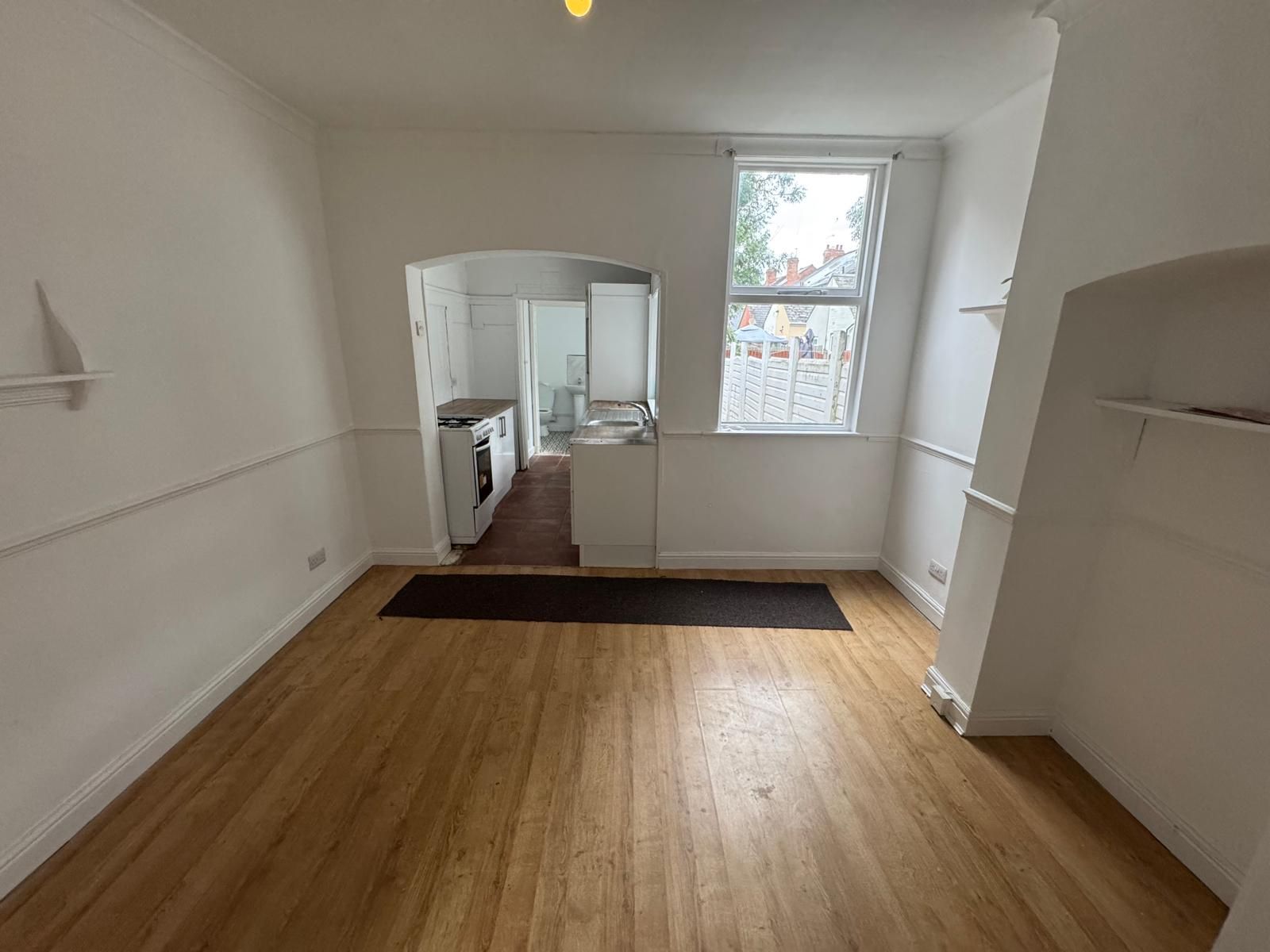 2 bedroom mid terraced house Let in Coventry - Living room 2.