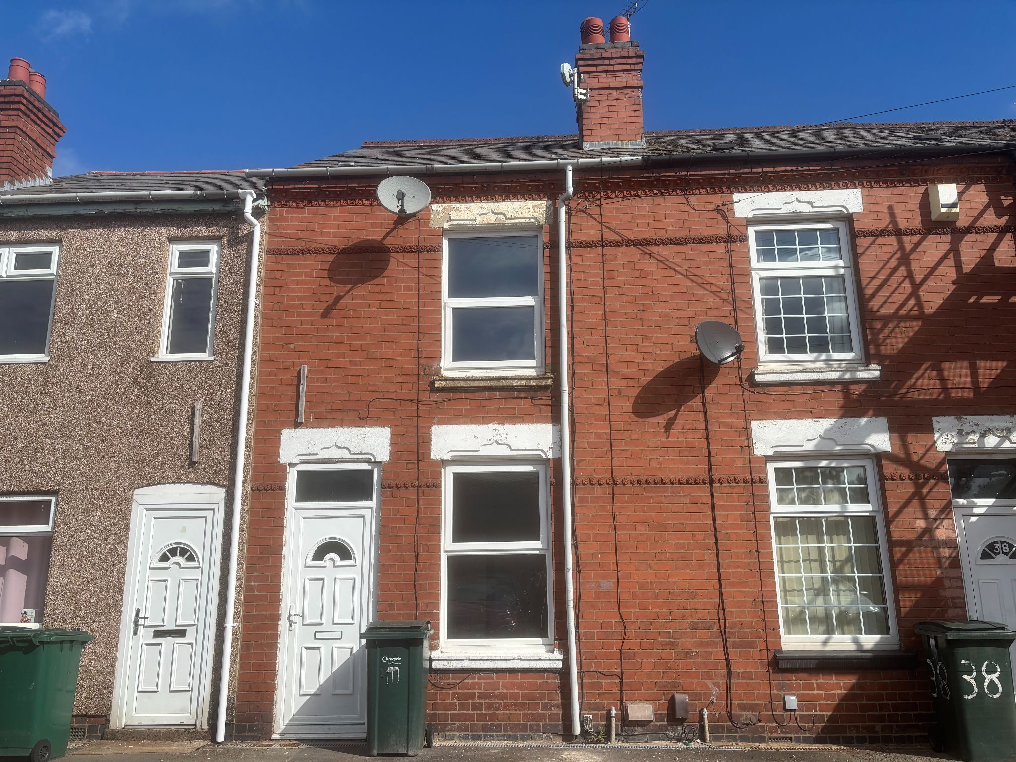 2 bedroom mid terraced house To Let in Coventry - Front.