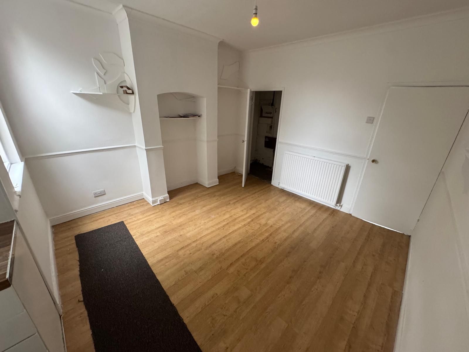 2 bedroom mid terraced house Let in Coventry - living room 3.